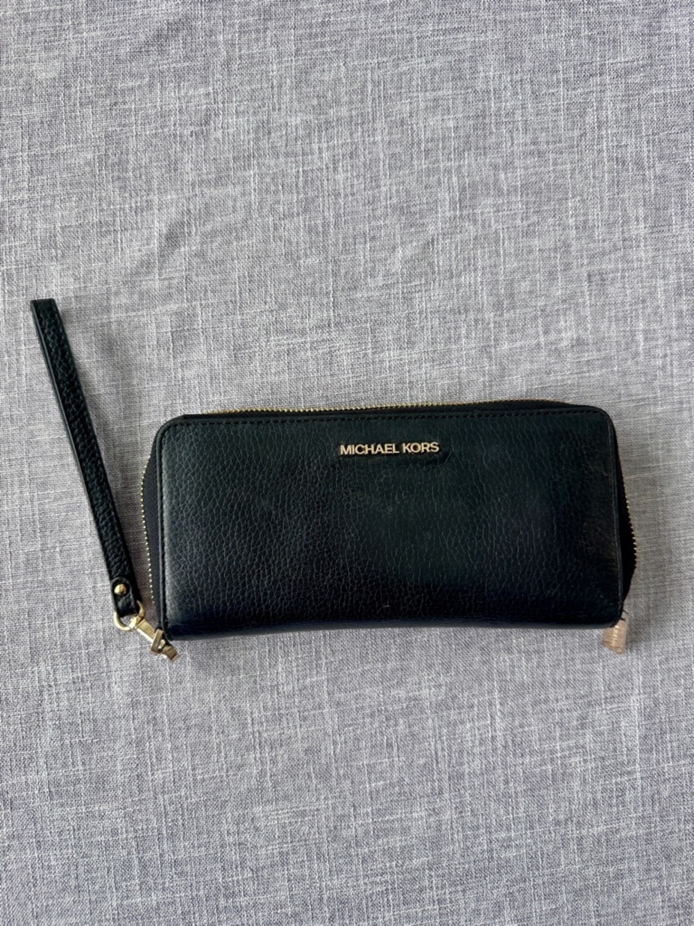 MICHAEL KORS
Large Saffiano Leather Continental Wallet